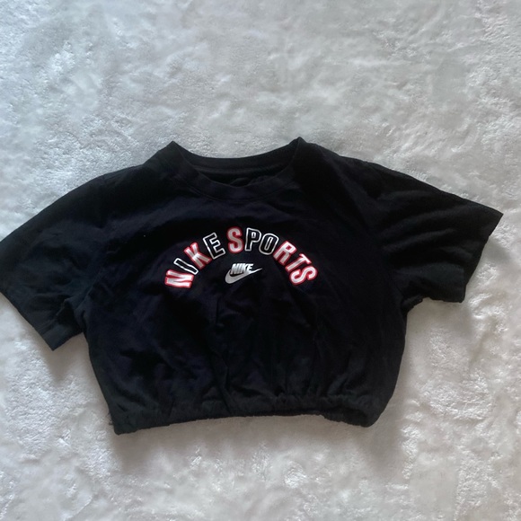 Nike Crop - Picture 1 of 2